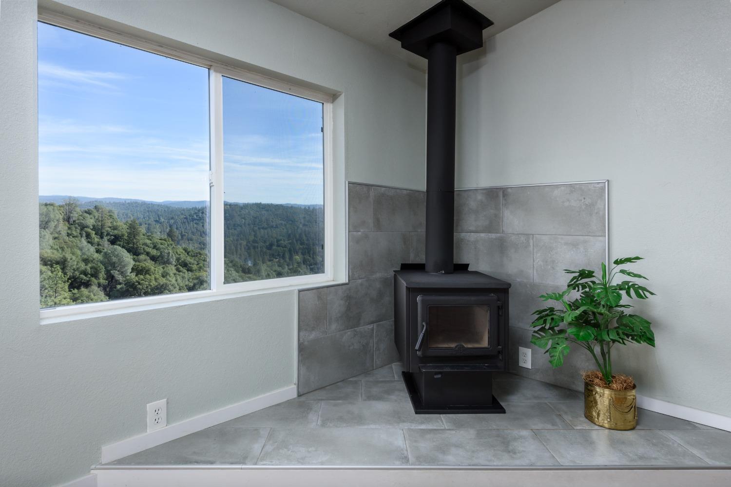 Detail Gallery Image 10 of 28 For 4055 Rancho Montes, Placerville,  CA 95667 - 3 Beds | 2 Baths