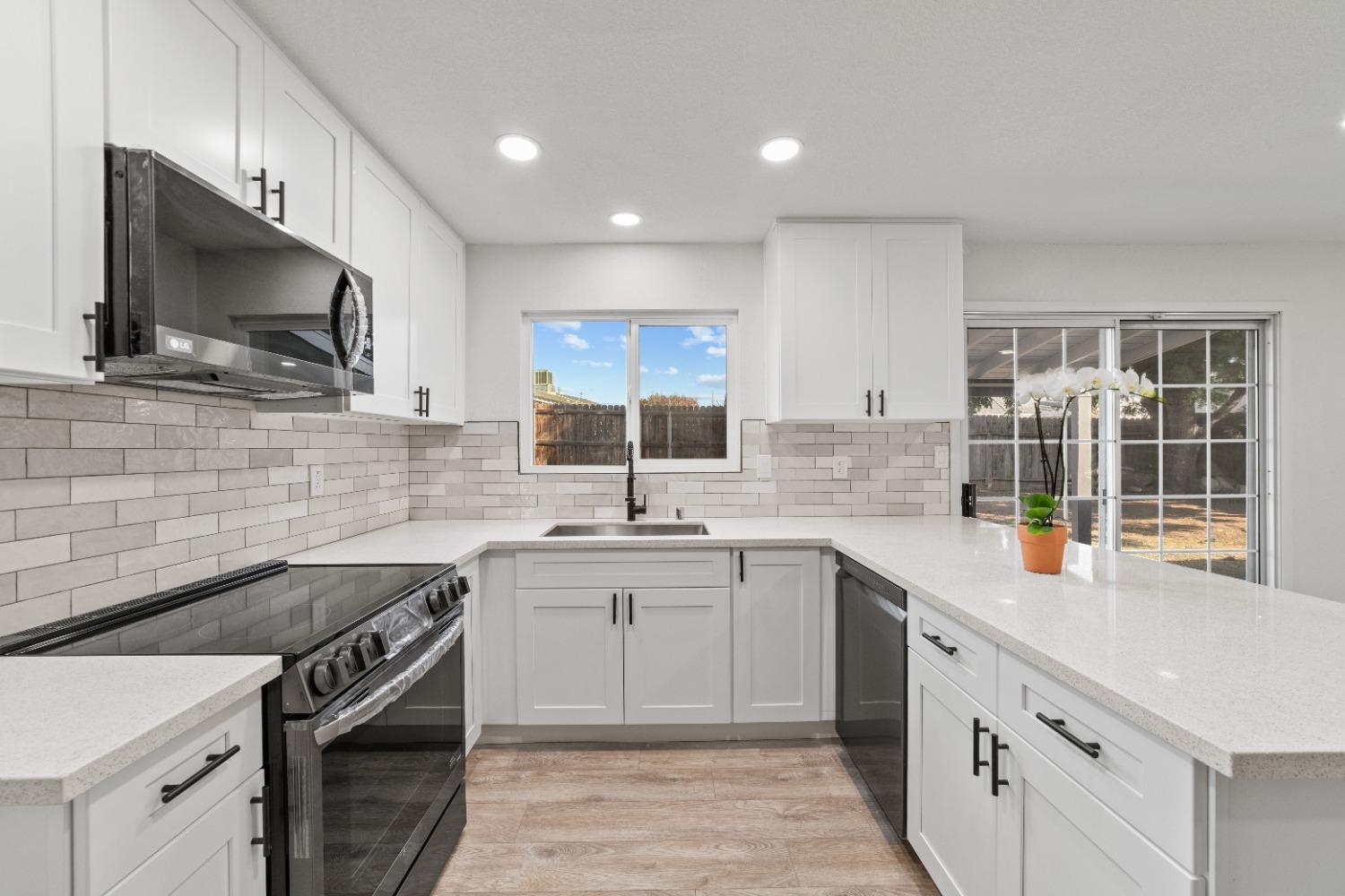 Photo of 6265 Hemlock Wy in Rocklin, CA