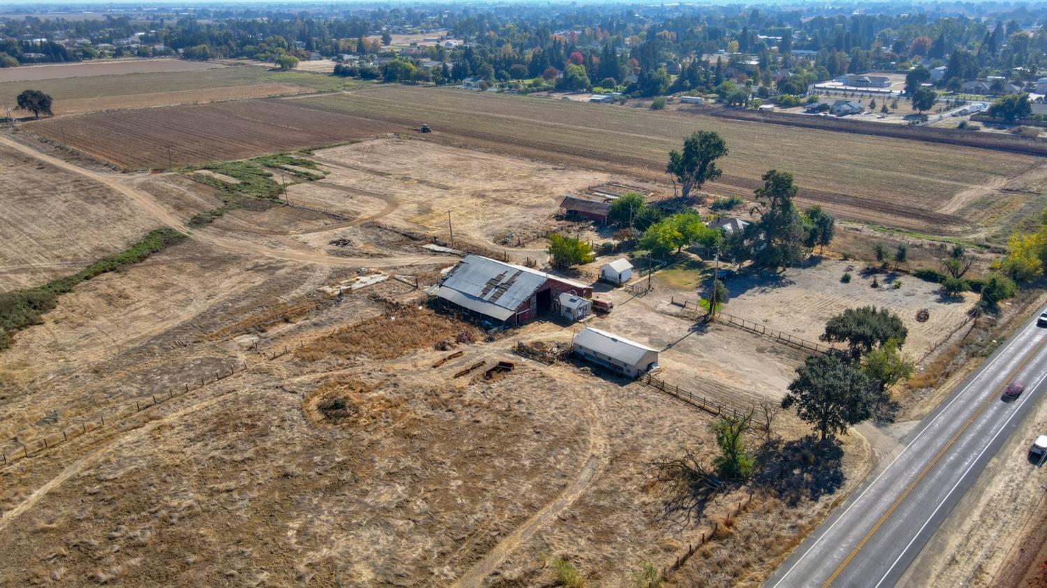 Detail Gallery Image 11 of 65 For 26618 N Lower Sacramento Rd, Galt,  CA 95632 - 5 Beds | 1 Baths