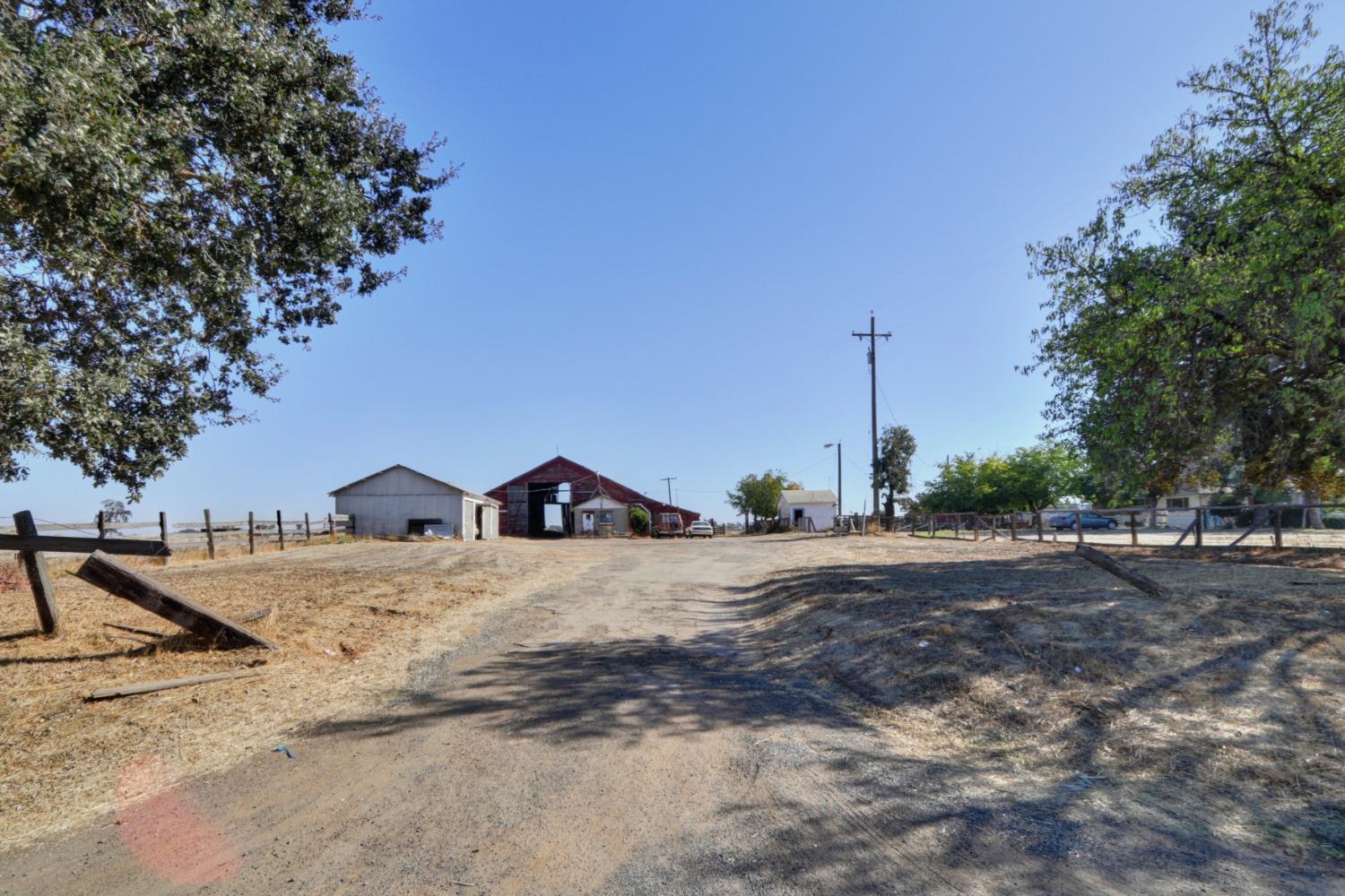 Detail Gallery Image 18 of 65 For 26618 N Lower Sacramento Rd, Galt,  CA 95632 - 5 Beds | 1 Baths