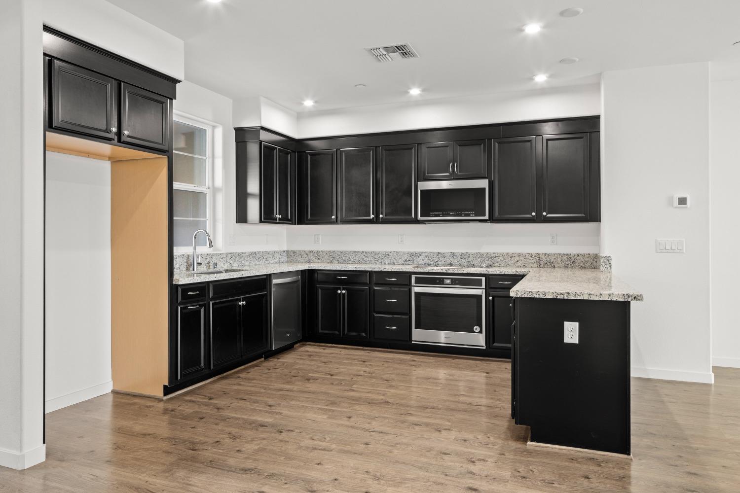 Photo #9: 223087690 Listing: Photo #9