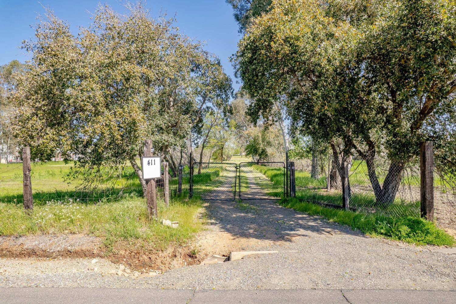 Photo of 411 W U St in Rio Linda, CA