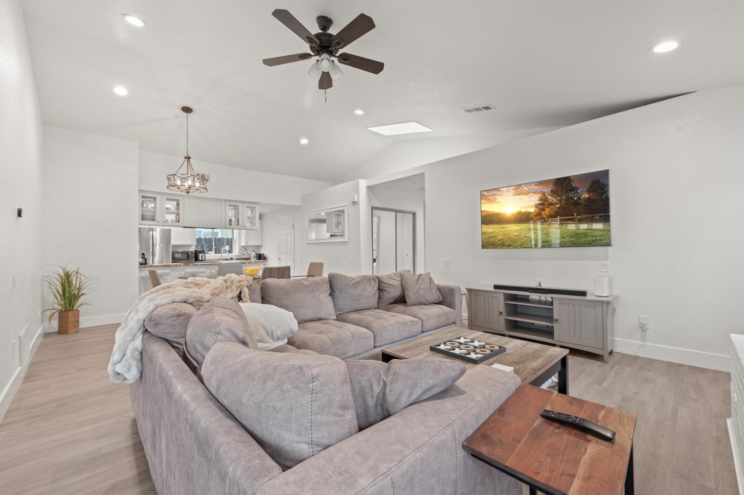 Photo of 1311 Rice Ln in Roseville, CA