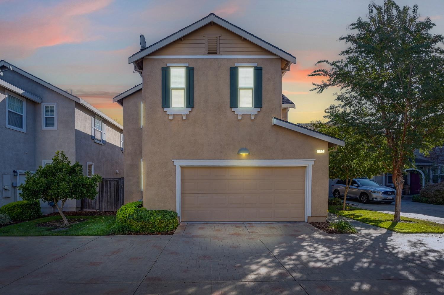 Photo of 180 Soaring Hawk Ln in Sacramento, CA