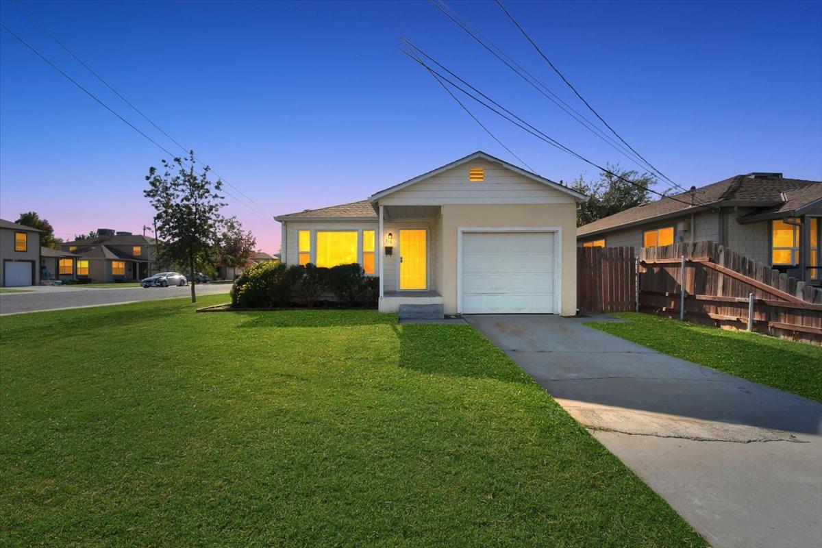 Photo of 716 E 17th St in Marysville, CA