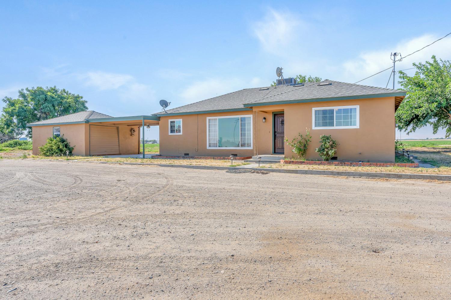 Detail Gallery Image 1 of 1 For 21900 Highway 152, Los Banos,  CA 93635 - 2 Beds | 2 Baths