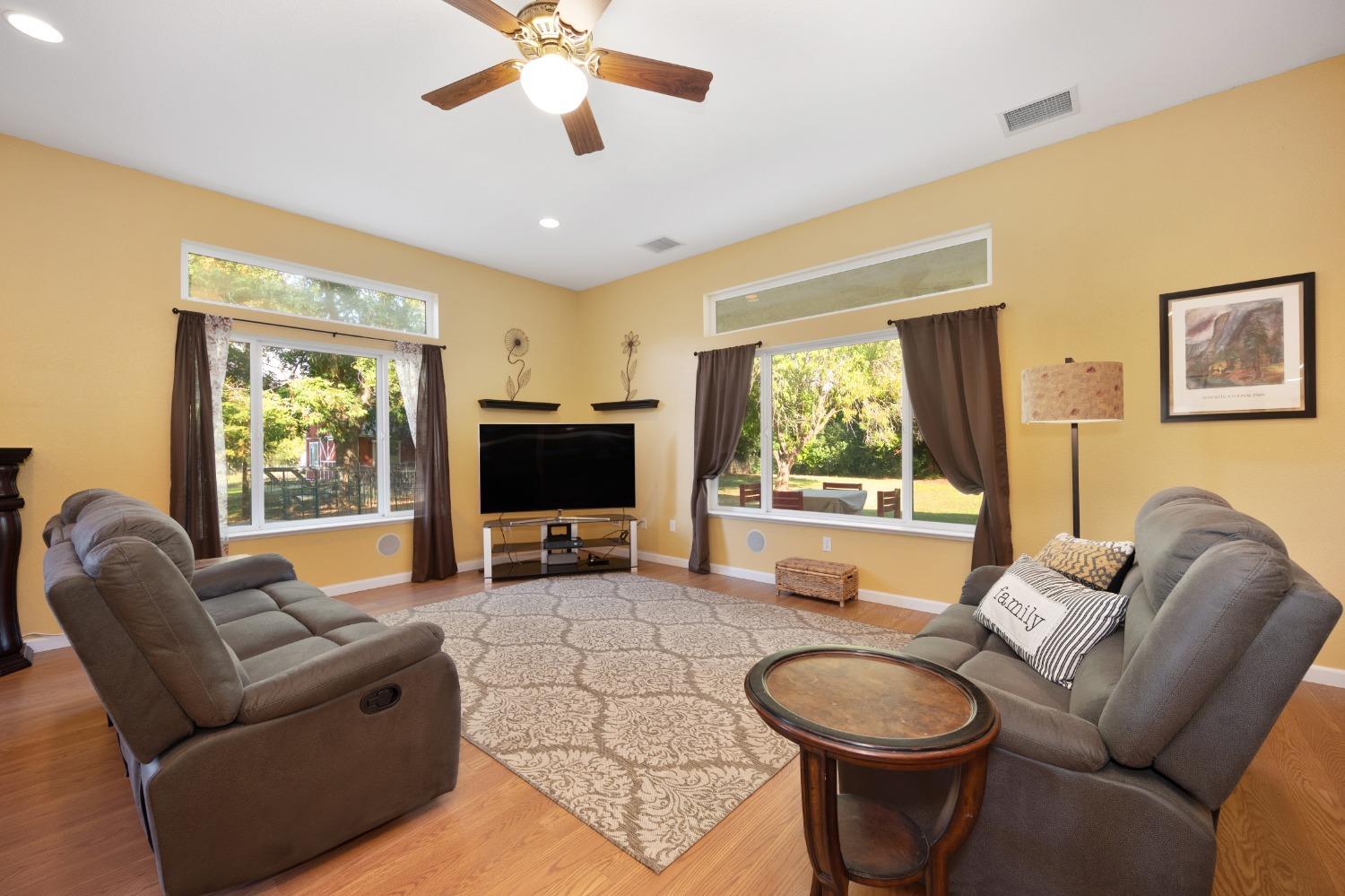 Larkspur Lane, Orangevale, California image 31