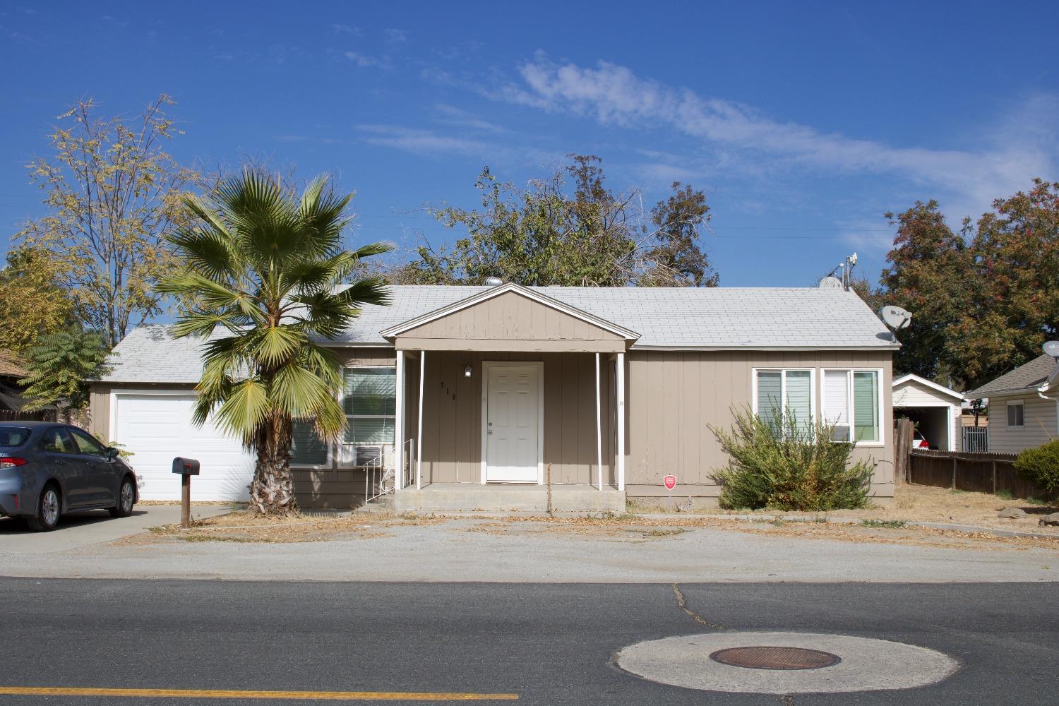 E Ivy, Hanford, California image 1