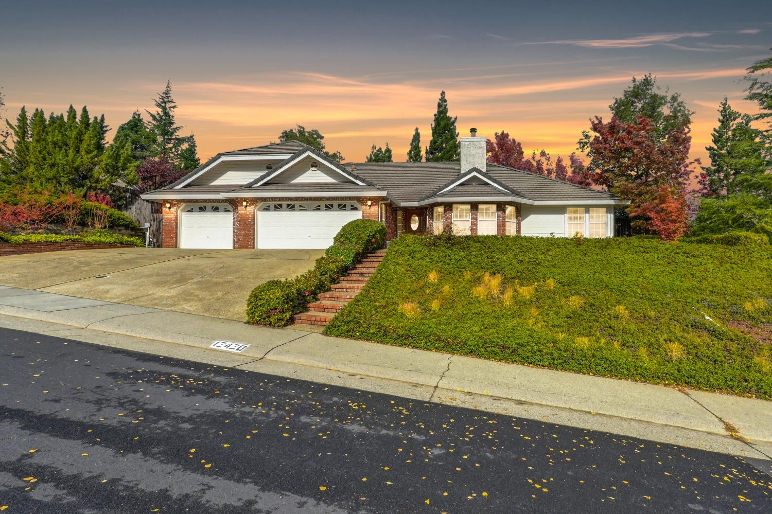 Photo of 12420 Leeds Dr in Auburn, CA