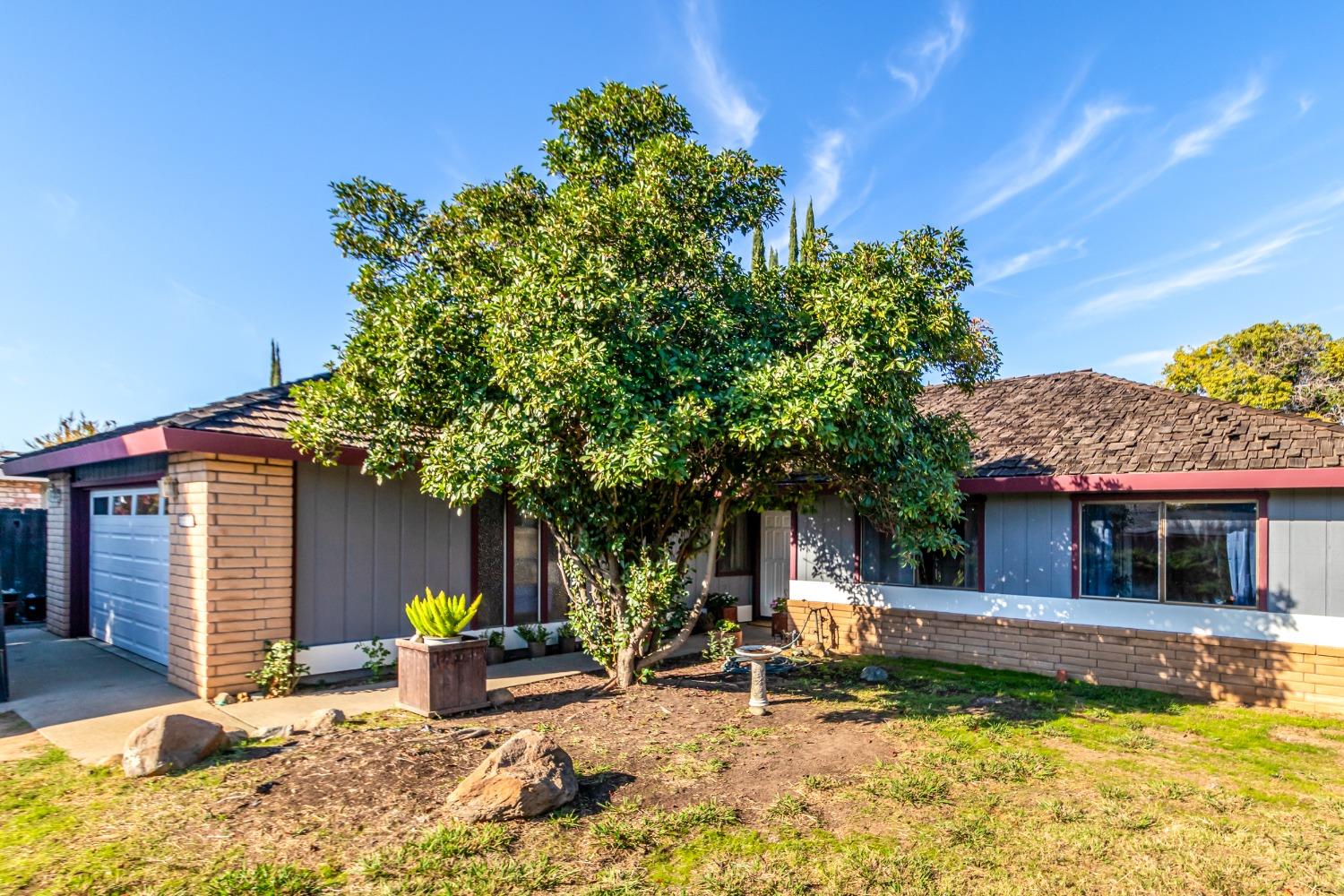 Photo of 1812 Northbrook Dr in Roseville, CA