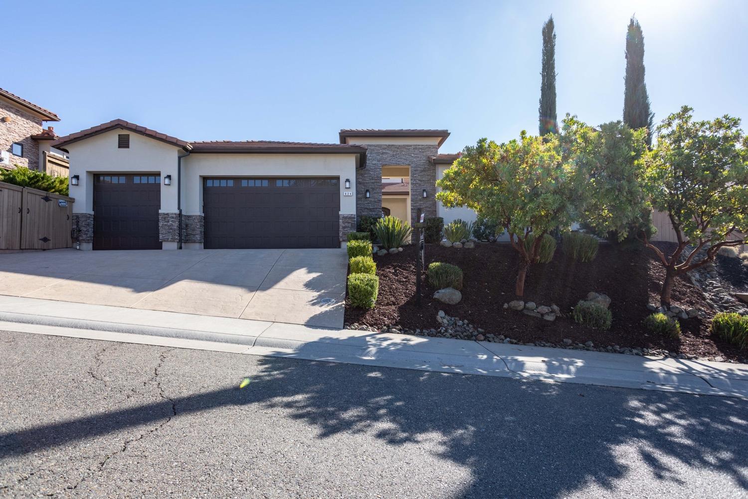 Photo of 624 Russell Dr in Folsom, CA