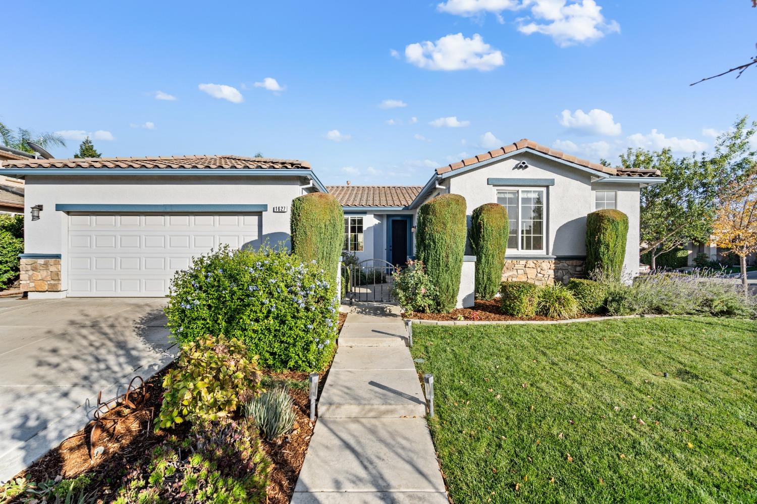 Detail Gallery Image 1 of 1 For 1627 Flores Way, Woodland,  CA 95776 - 3 Beds | 2/1 Baths