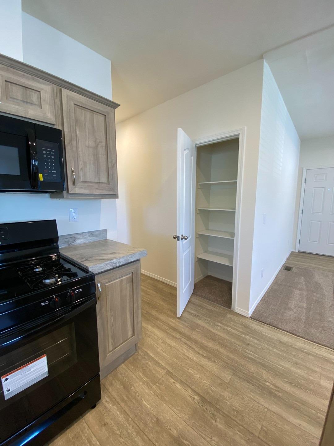 Detail Gallery Image 11 of 24 For 11037 Erickson Way 9, Redding,  CA 96001 - 3 Beds | 2 Baths