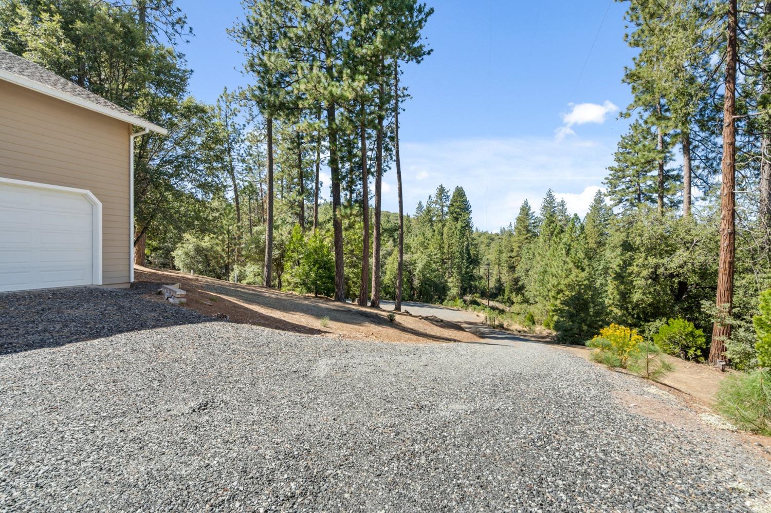 Detail Gallery Image 41 of 52 For 11345 Bridal Veil, Groveland,  CA 95321 - 3 Beds | 2/1 Baths