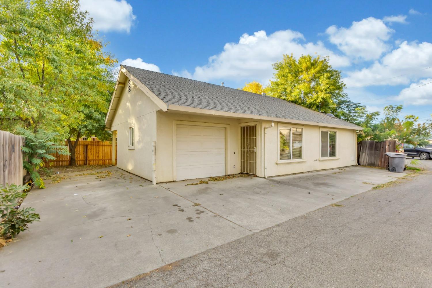 Photo of 226-228 N Cleveland St in Woodland, CA