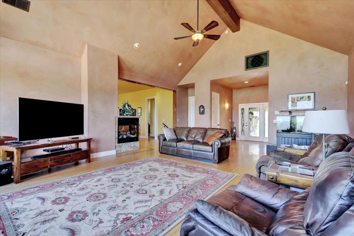 Detail Gallery Image 10 of 76 For 10698 Bell Rd, Penn Valley,  CA 95946 - 3 Beds | 2/1 Baths