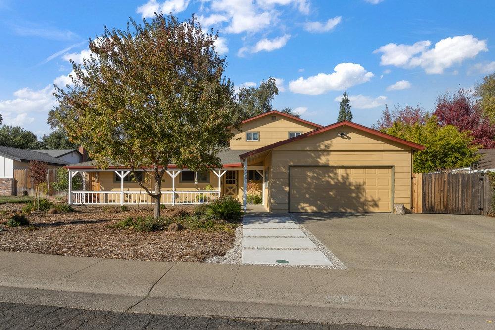 Photo of 4209 Lingrove Wy in Carmichael, CA