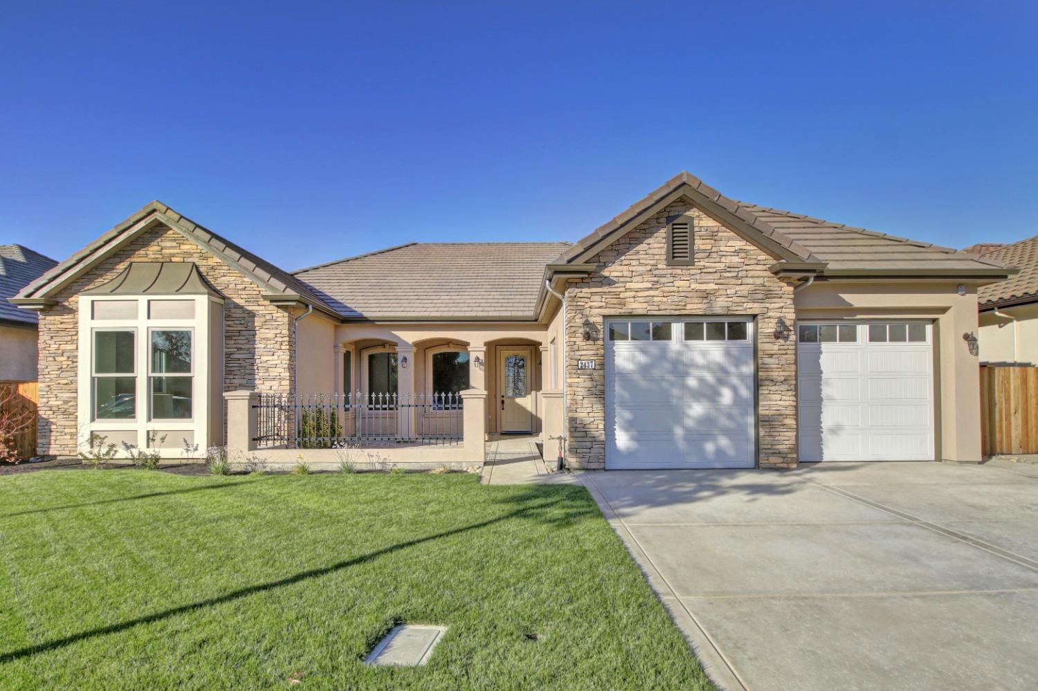 Photo of 2437 Vintage Oaks Ct in Lodi, CA