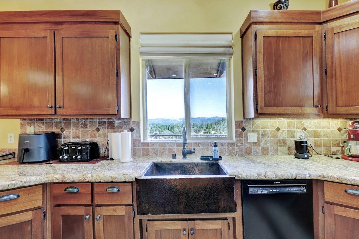 Detail Gallery Image 15 of 76 For 10698 Bell Rd, Penn Valley,  CA 95946 - 3 Beds | 2/1 Baths