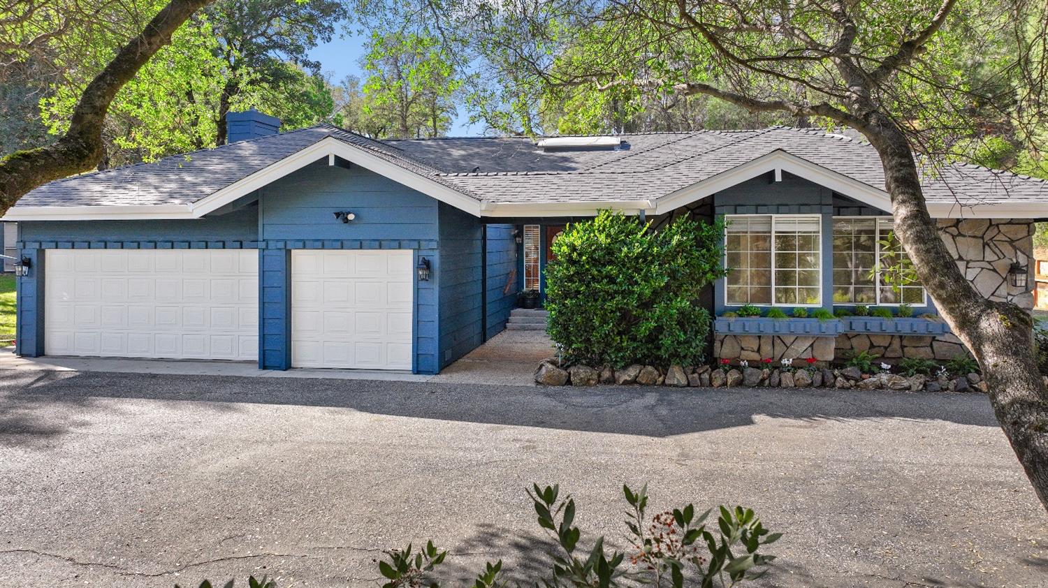Photo of 13960 Moss Rock Dr in Auburn, CA
