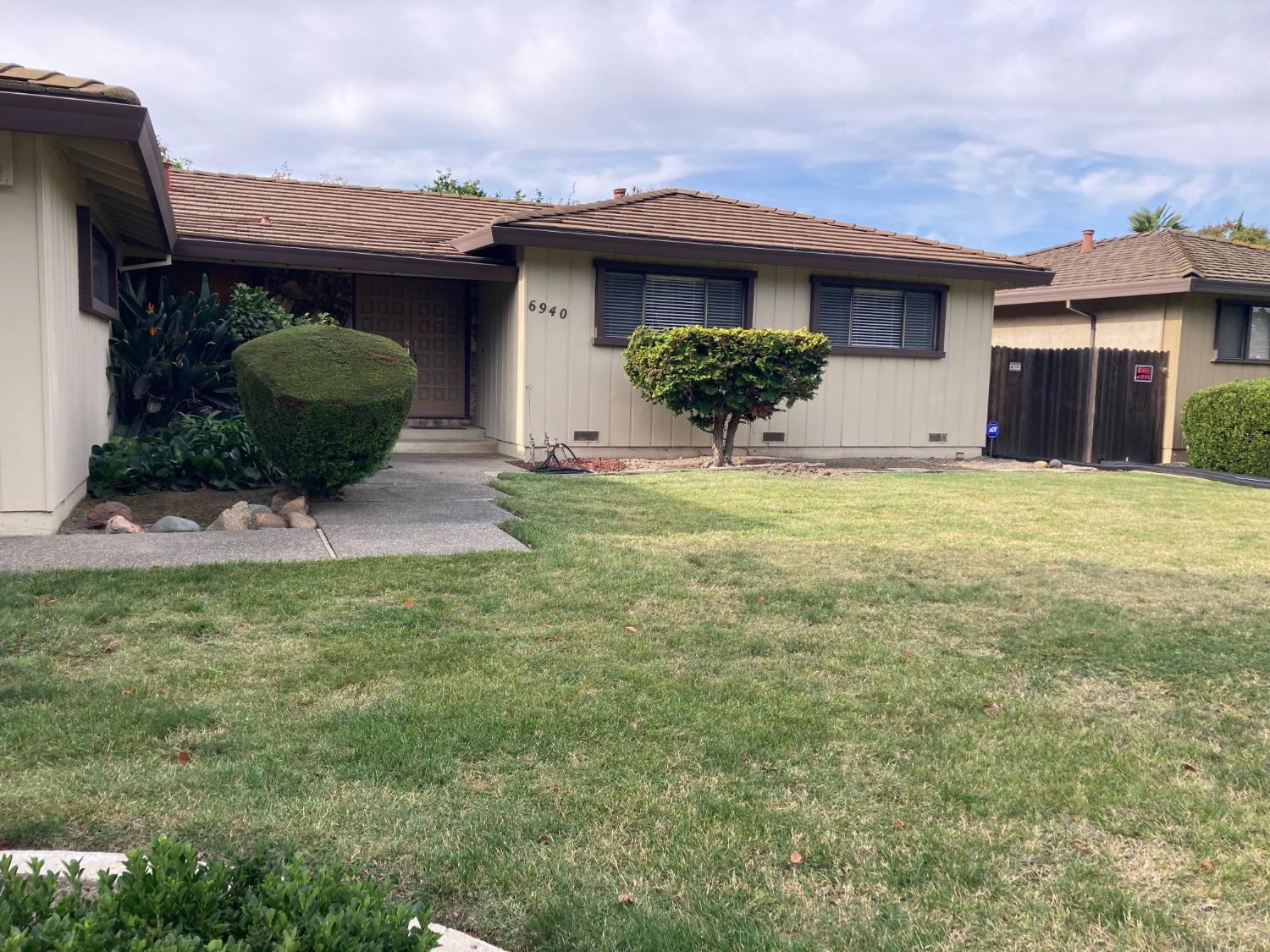 Photo of 6940 Wavecrest Wy in Sacramento, CA