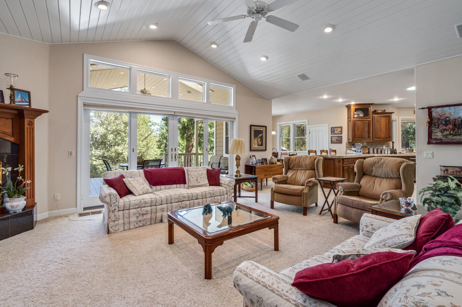 Detail Gallery Image 5 of 52 For 11345 Bridal Veil, Groveland,  CA 95321 - 3 Beds | 2/1 Baths