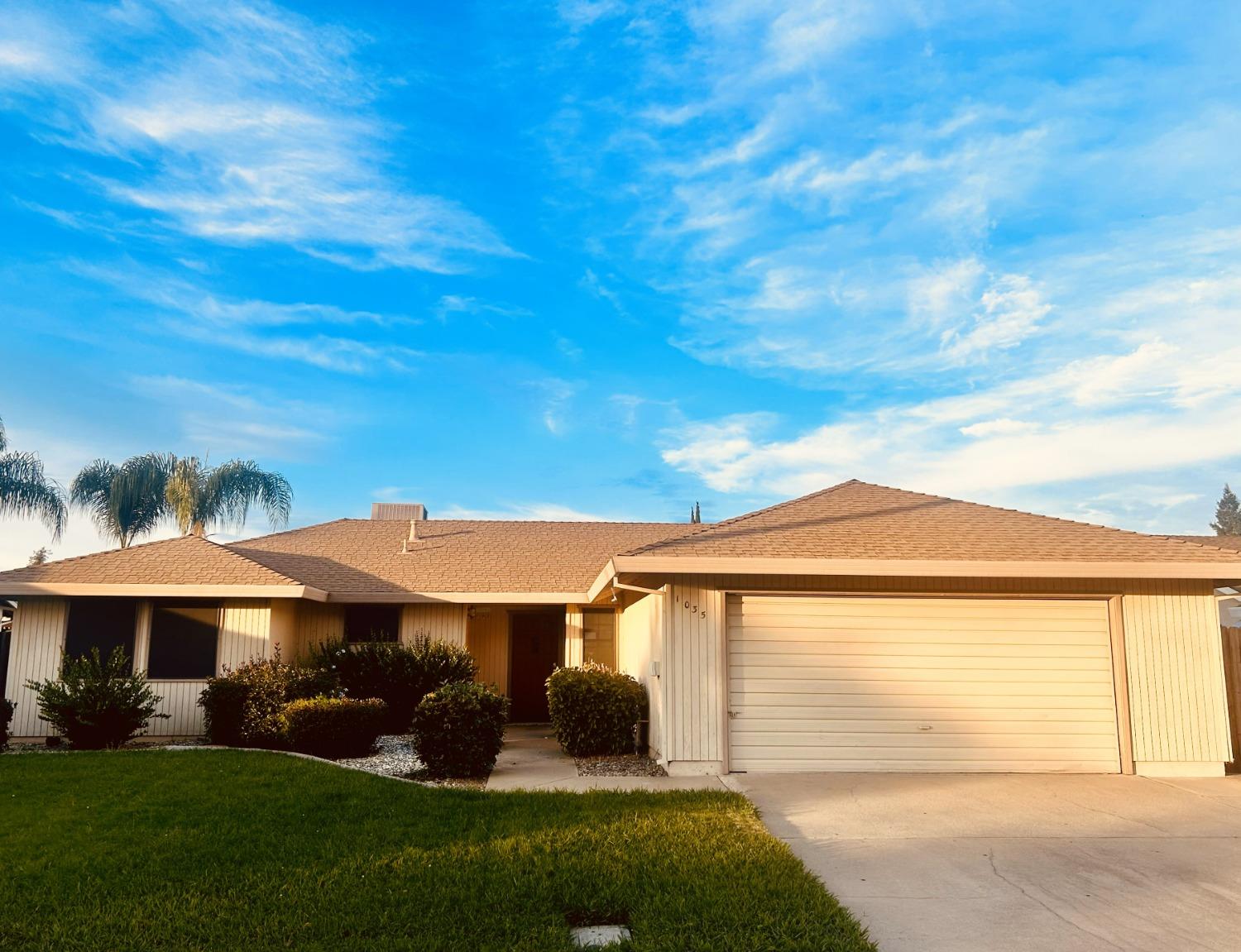 Photo of 1035 Oakwood Dr in Yuba City, CA
