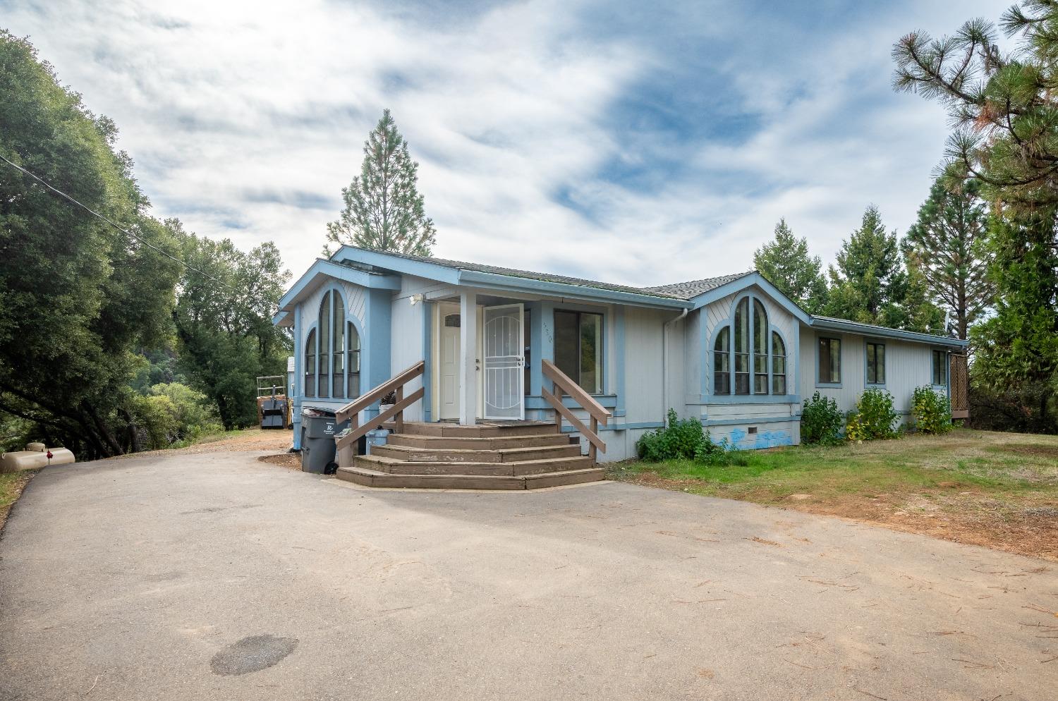 Photo of 530 Clipper Creek Rd in Auburn, CA