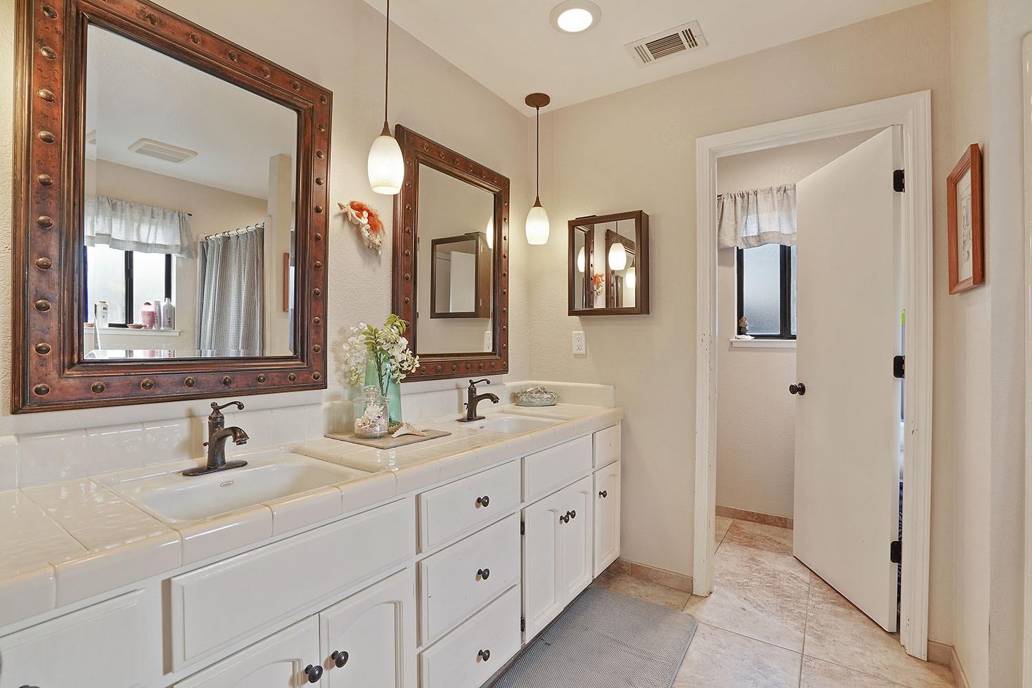 Detail Gallery Image 13 of 18 For 2940 White Oak Way, Lodi,  CA 95242 - 4 Beds | 2 Baths
