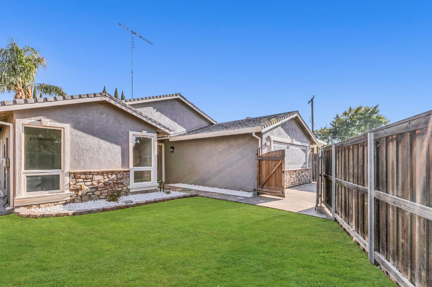 Photo of 4214 Oberon Ave in North Highlands, CA