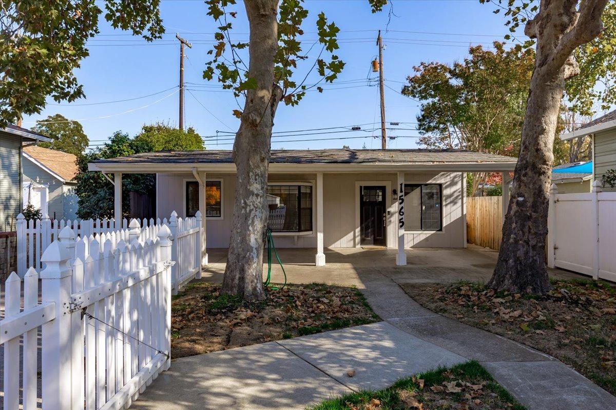 Photo of 1565 49th St in Sacramento, CA