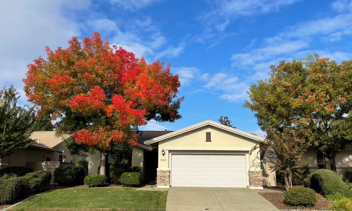 Photo of 908 Coachman Ln in Lincoln, CA