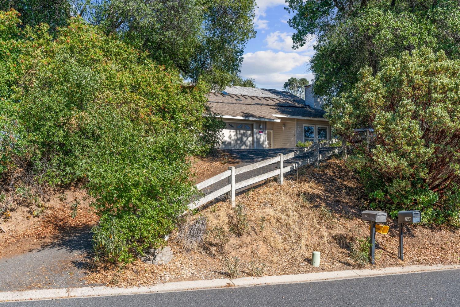 Arbona Circle, Sonora, California image 1