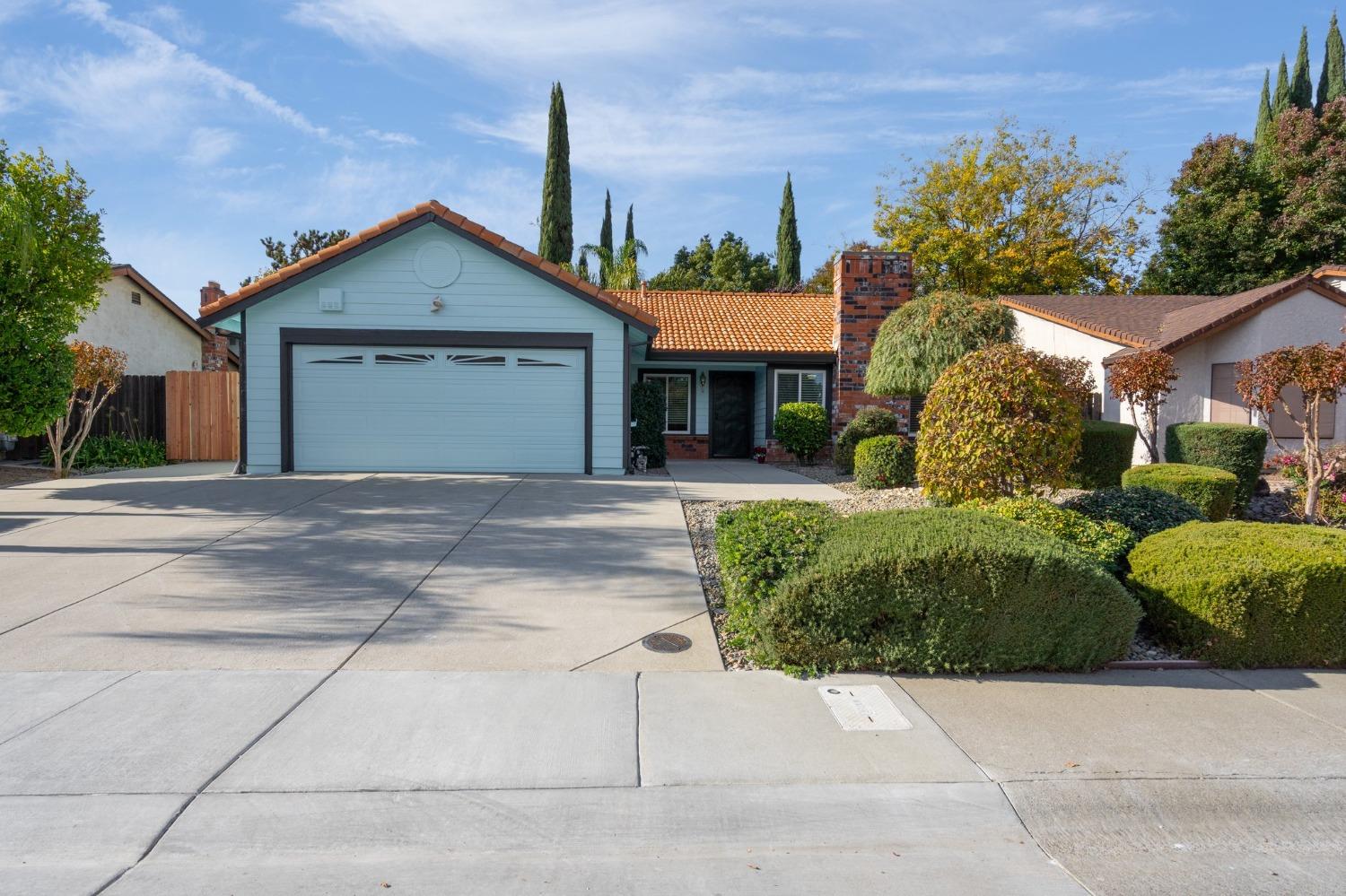 Photo of 3201 Yarwood Wy in Sacramento, CA