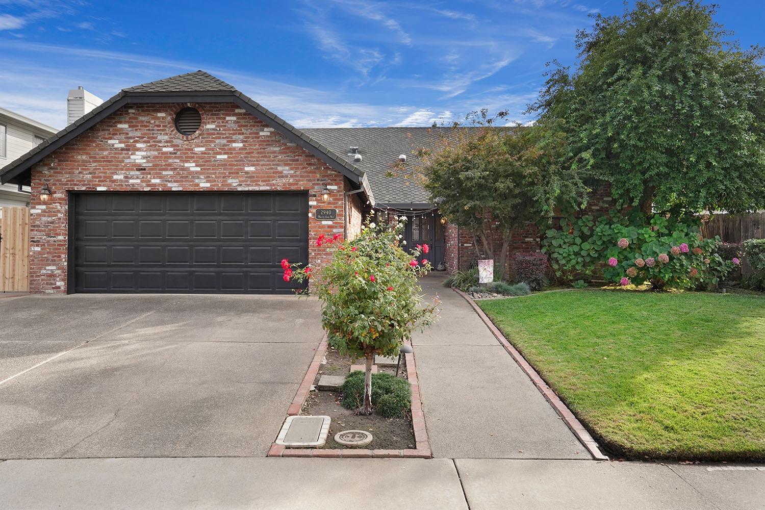 Detail Gallery Image 1 of 18 For 2940 White Oak Way, Lodi,  CA 95242 - 4 Beds | 2 Baths
