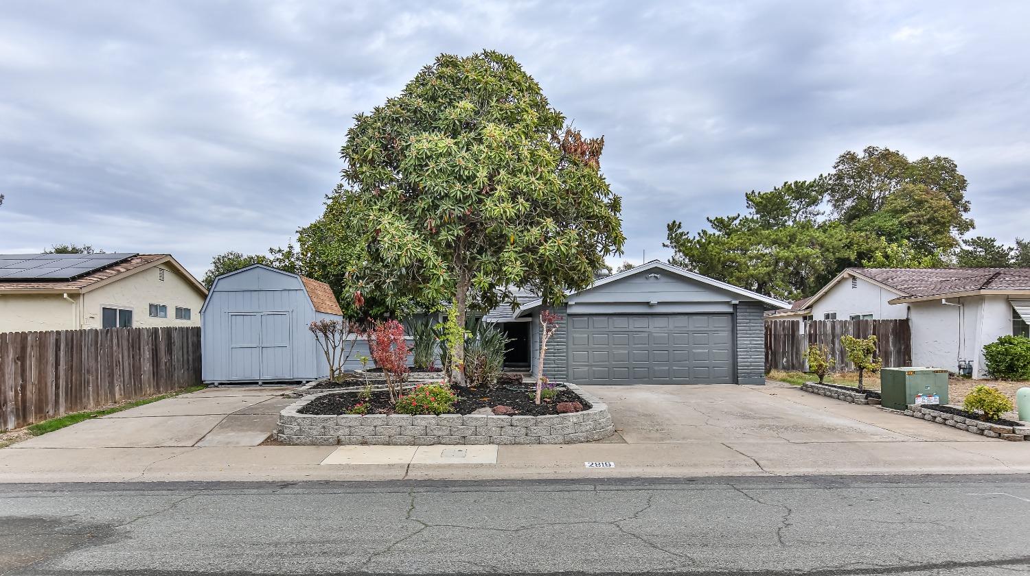 Photo of 2816 Honeysuckle Wy in Sacramento, CA