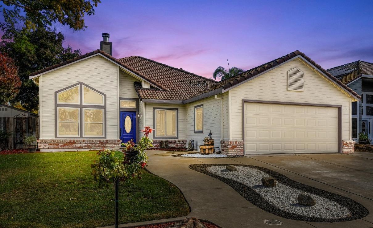 Photo of 300 Lopez Ln in Tracy, CA