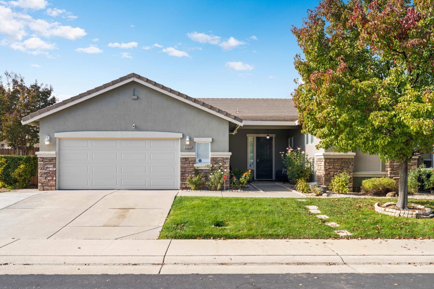 Photo of 9296 Salmon Creek Dr in Elk Grove, CA