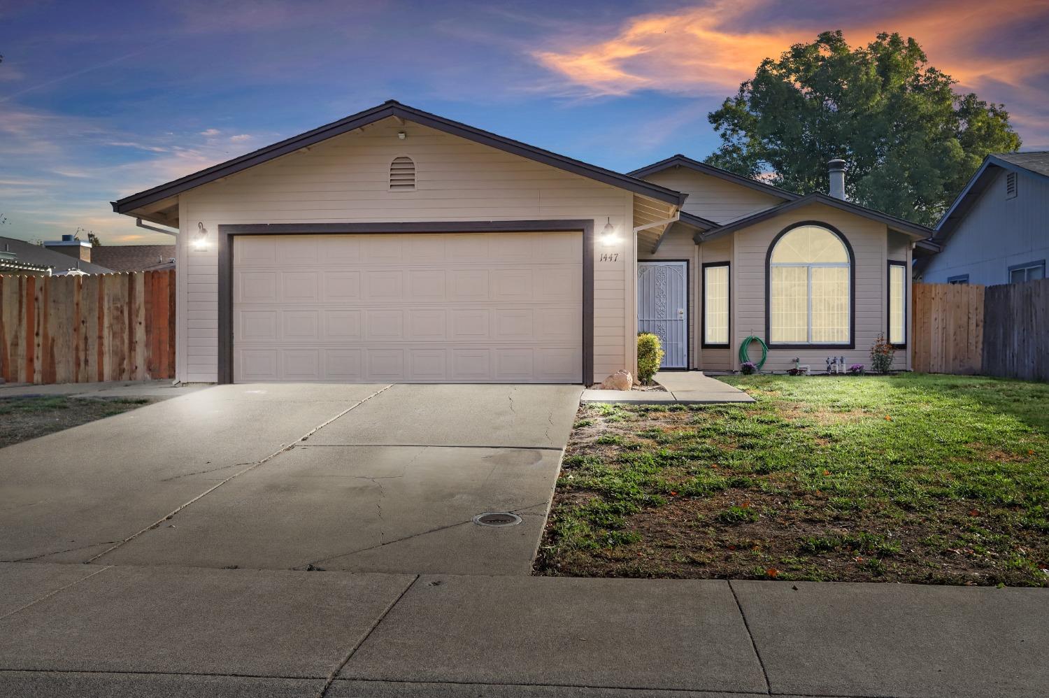 Detail Gallery Image 1 of 1 For 1447 Capitola Cir, Stockton,  CA 95206 - 3 Beds | 2 Baths