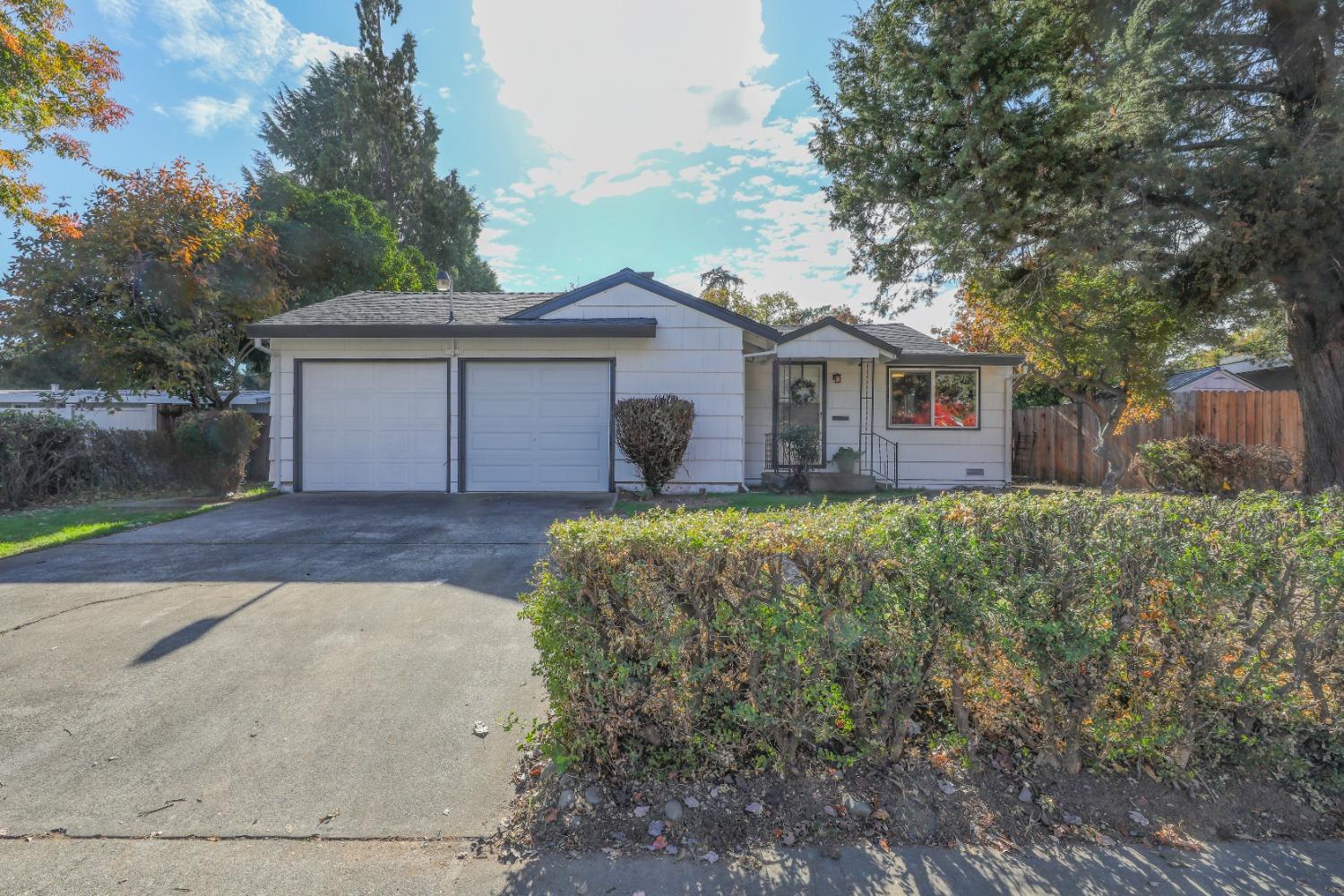 Photo of 8956 Rosewood Dr in Sacramento, CA