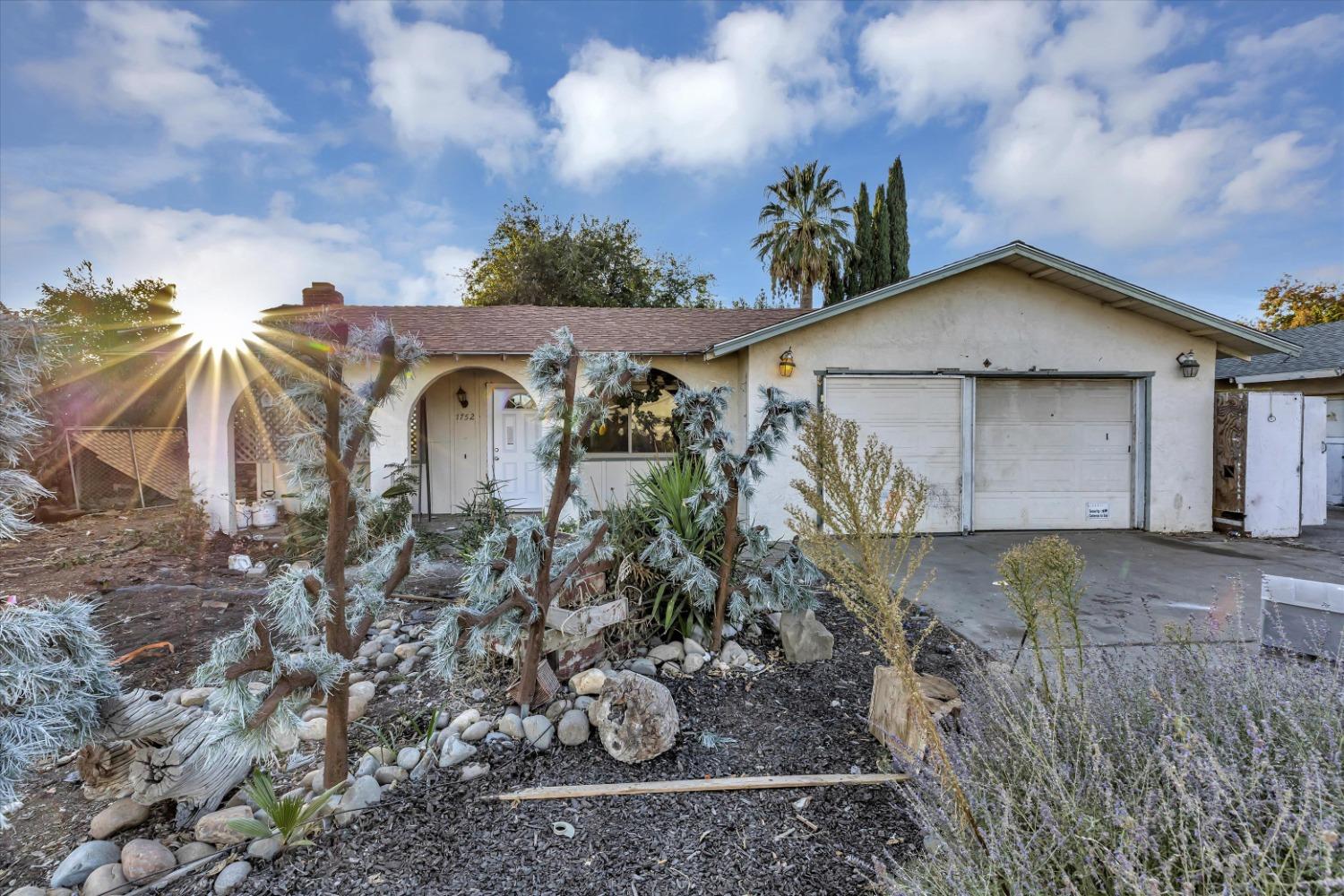 Photo of 1752 West St in Woodland, CA