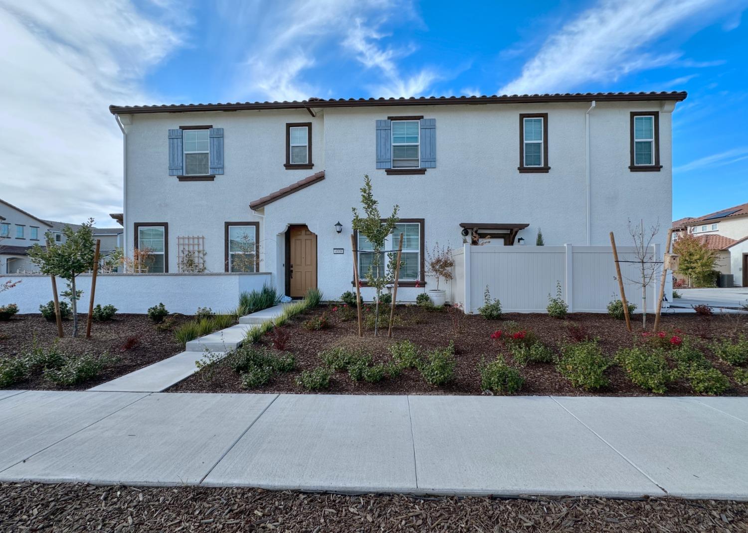 Photo of 4008 Knots St in Roseville, CA