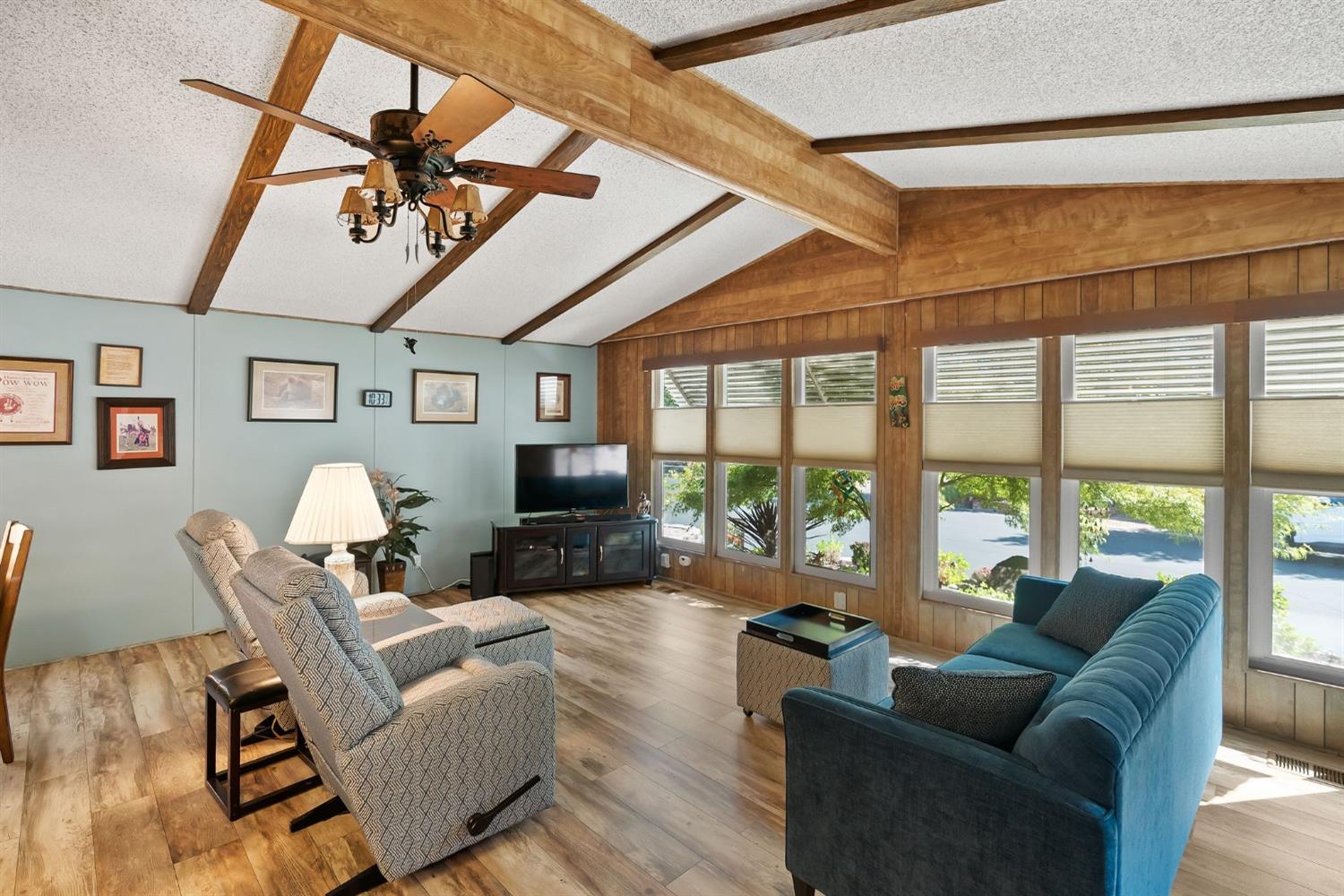 Photo of 6821 Lake Cove Ln in Citrus Heights, CA