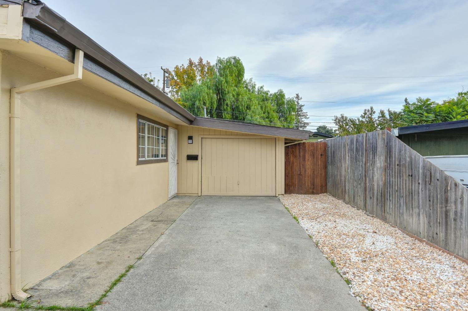 Reuter Drive, West Sacramento, California image 4