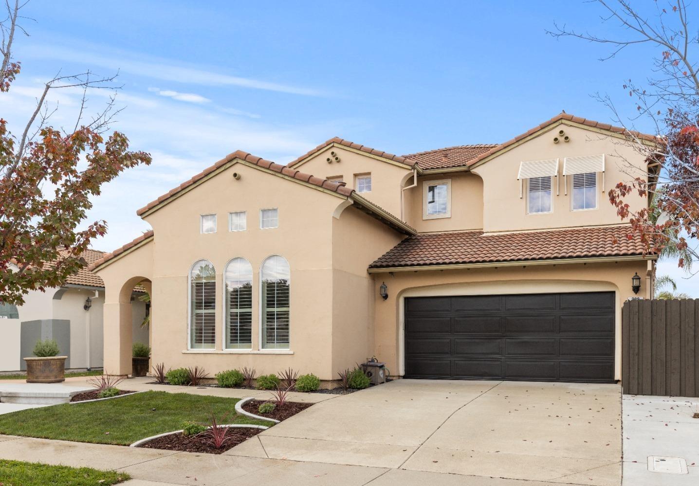 Photo of 208 La Loma Ct in Roseville, CA