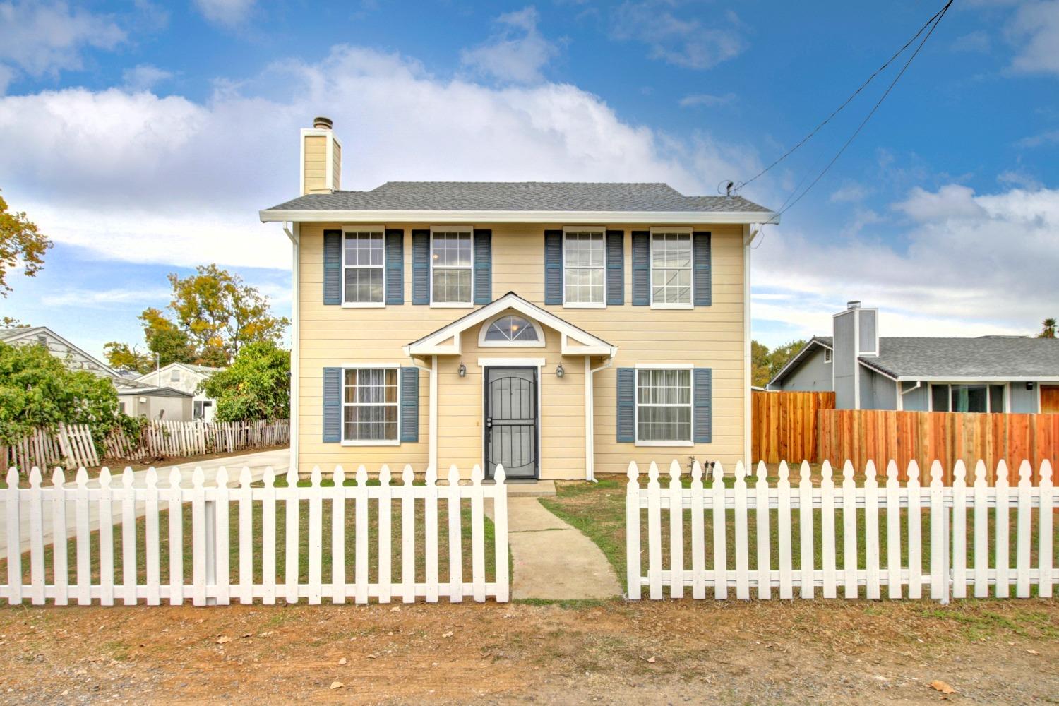 Photo of 809 Park Rd in Sacramento, CA