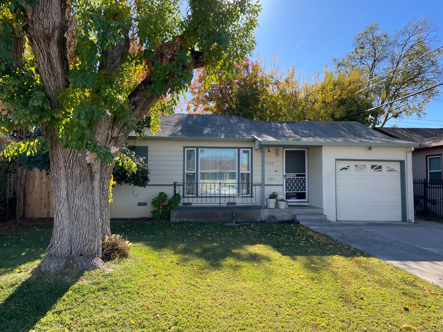 Photo of 1428 Stoddard St in Sacramento, CA