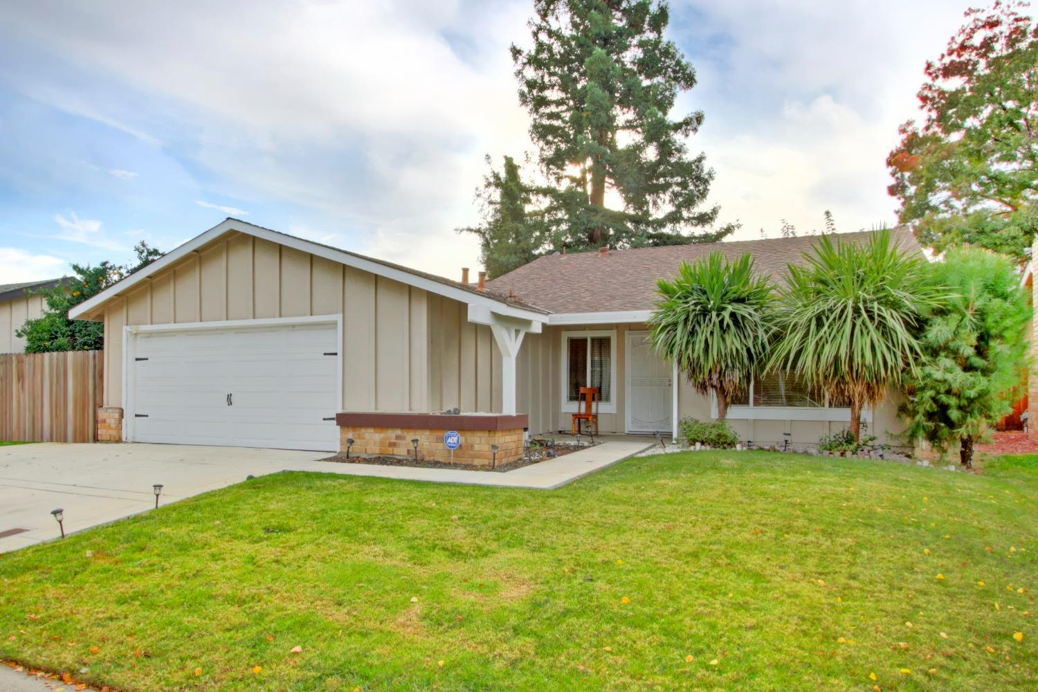 Photo of 2889 Candido Dr in Sacramento, CA