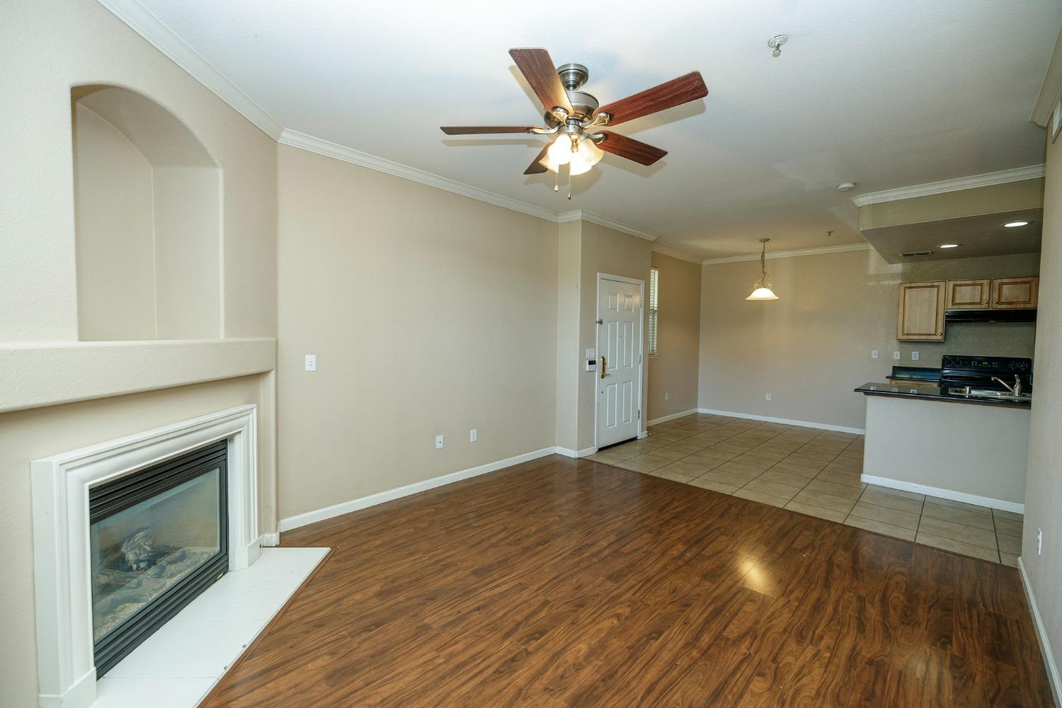 Detail Gallery Image 3 of 23 For 1360 Shady Ln #218,  Turlock,  CA 95382 - 2 Beds | 1 Baths
