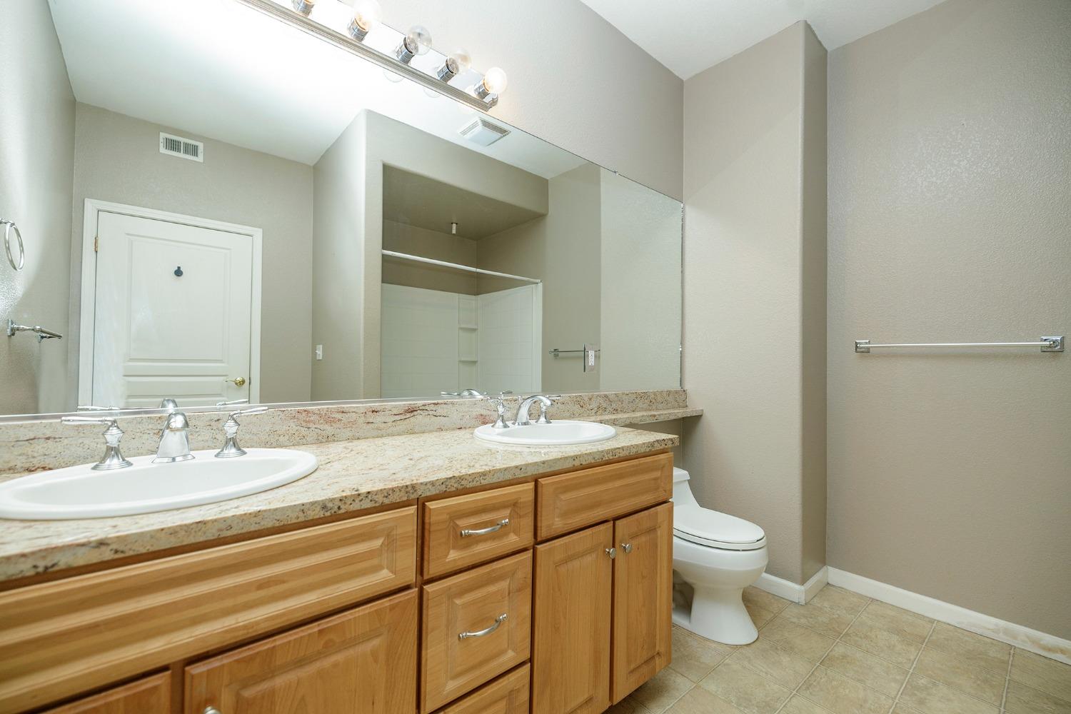 Detail Gallery Image 14 of 23 For 1360 Shady Ln #218,  Turlock,  CA 95382 - 2 Beds | 1 Baths